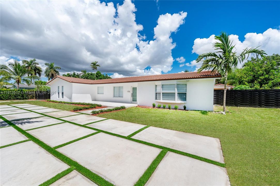 Active With Contract: $7,995 (4 beds, 3 baths, 2588 Square Feet)