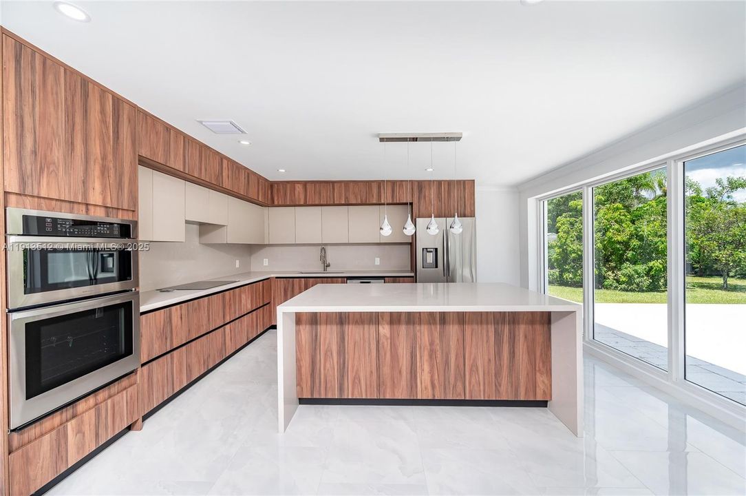 Active With Contract: $7,995 (4 beds, 3 baths, 2588 Square Feet)