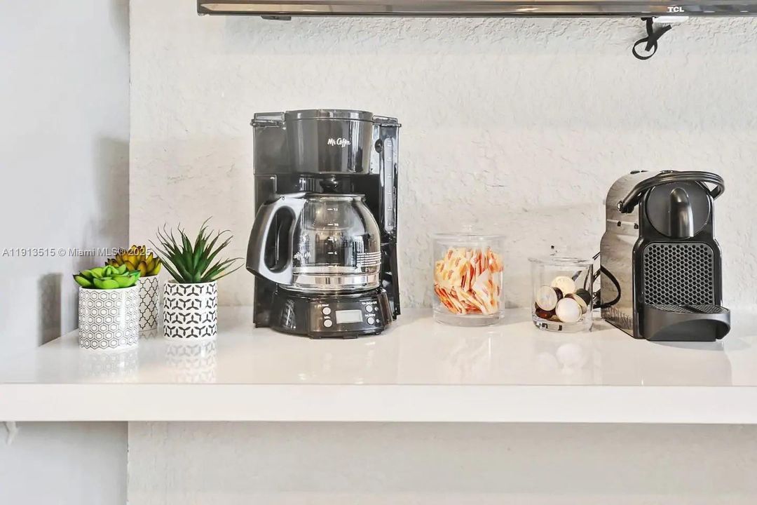 出租: $12,995 (6 贝兹, 4 浴室, 2922 平方英尺)