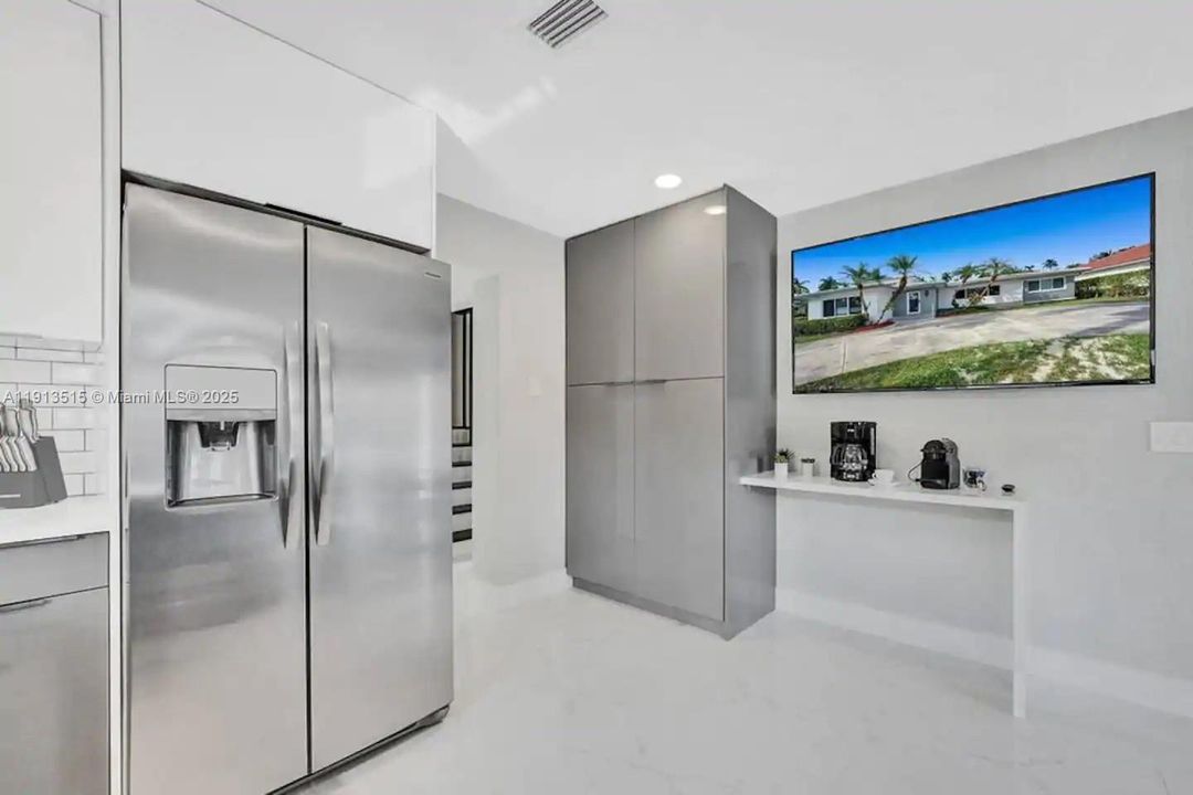 出租: $12,995 (6 贝兹, 4 浴室, 2922 平方英尺)