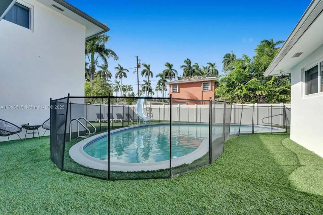 出租: $12,995 (6 贝兹, 4 浴室, 2922 平方英尺)