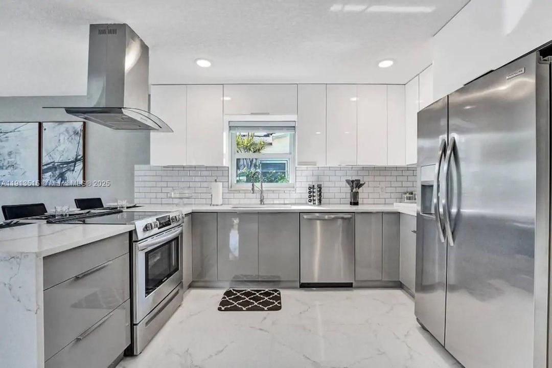 出租: $12,995 (6 贝兹, 4 浴室, 2922 平方英尺)