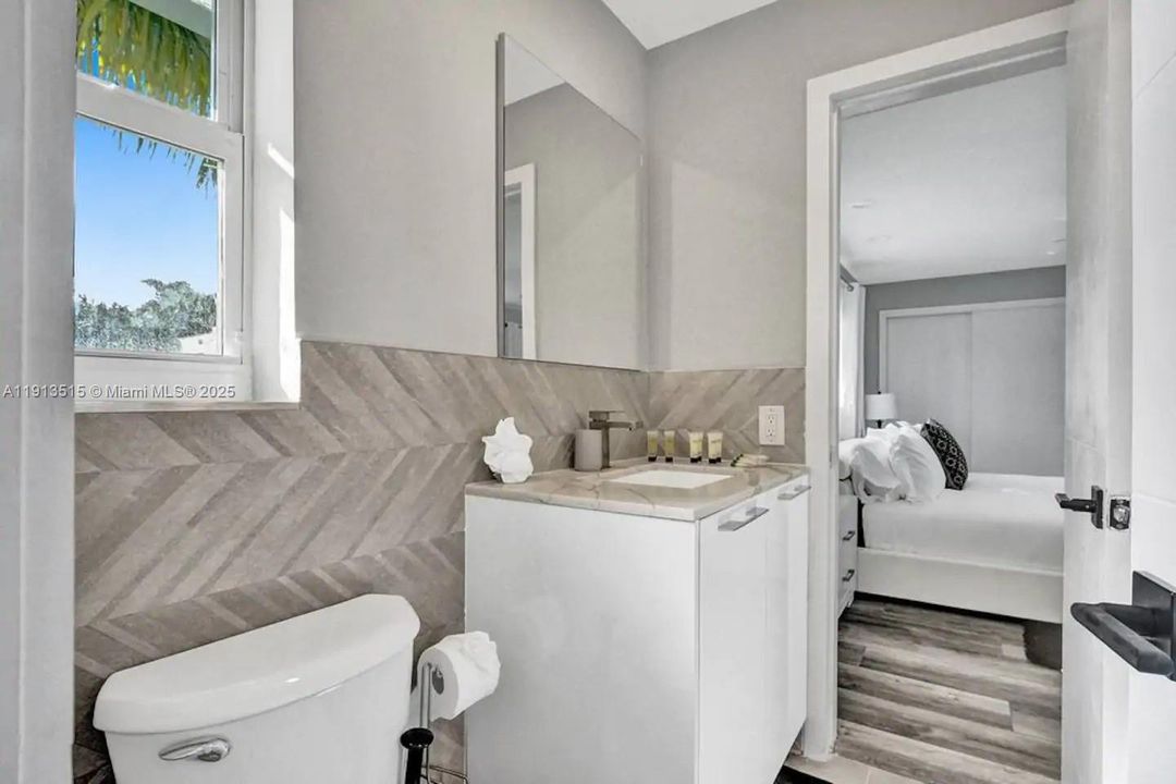 出租: $12,995 (6 贝兹, 4 浴室, 2922 平方英尺)