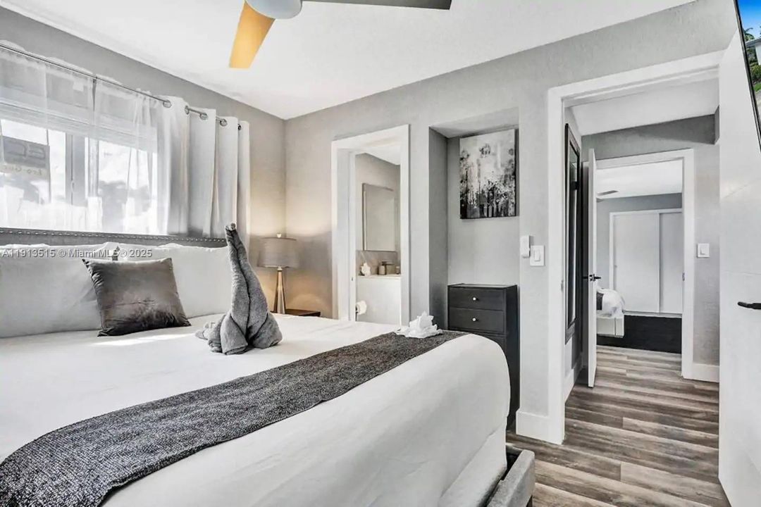 出租: $12,995 (6 贝兹, 4 浴室, 2922 平方英尺)