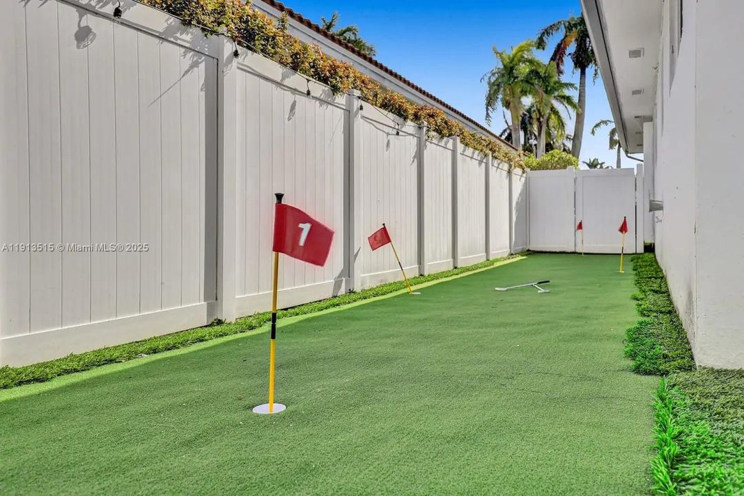 出租: $12,995 (6 贝兹, 4 浴室, 2922 平方英尺)