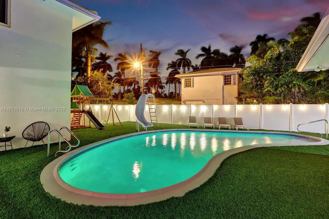 出租: $12,995 (6 贝兹, 4 浴室, 2922 平方英尺)