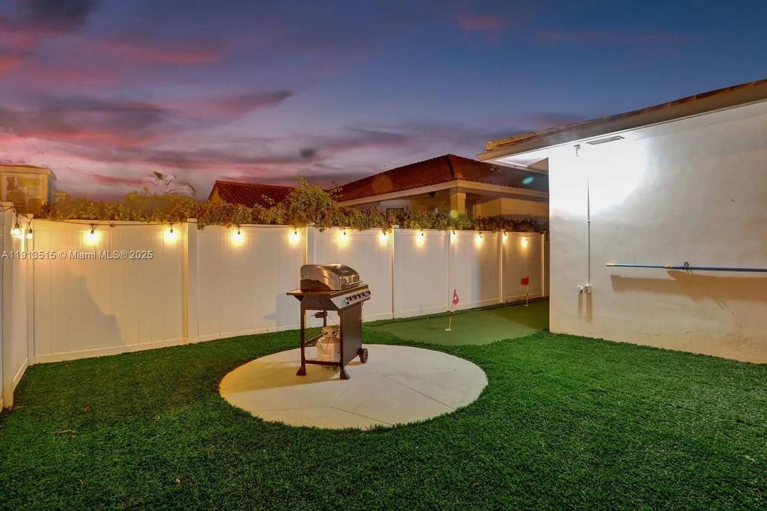 出租: $12,995 (6 贝兹, 4 浴室, 2922 平方英尺)