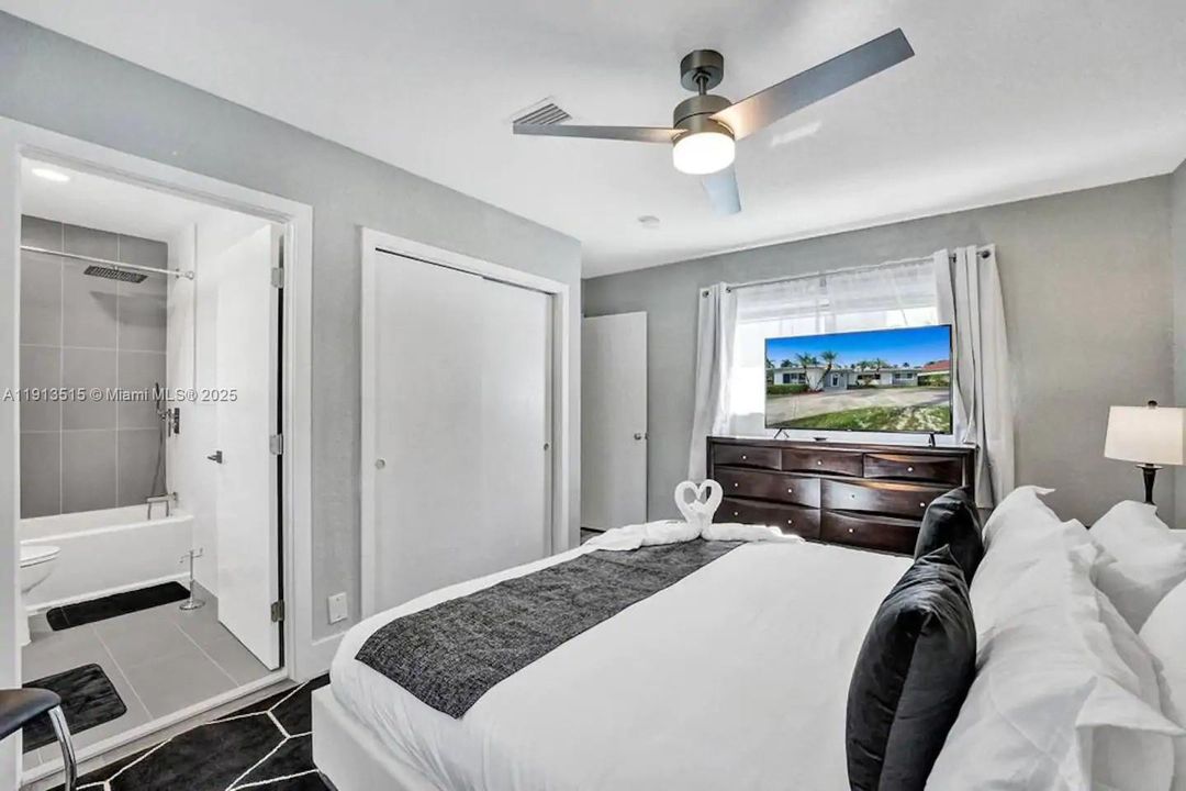 出租: $12,995 (6 贝兹, 4 浴室, 2922 平方英尺)