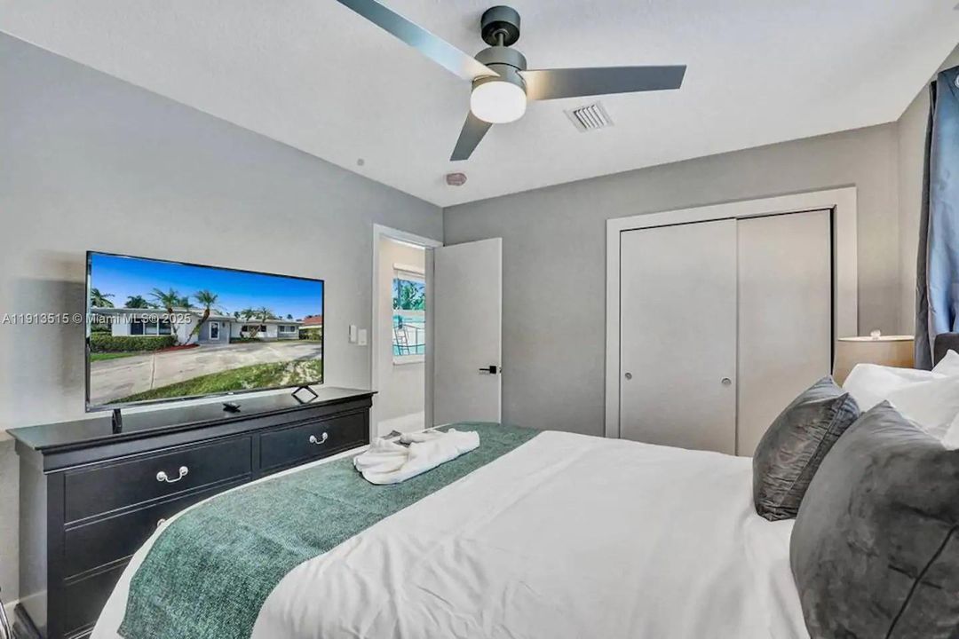 出租: $12,995 (6 贝兹, 4 浴室, 2922 平方英尺)