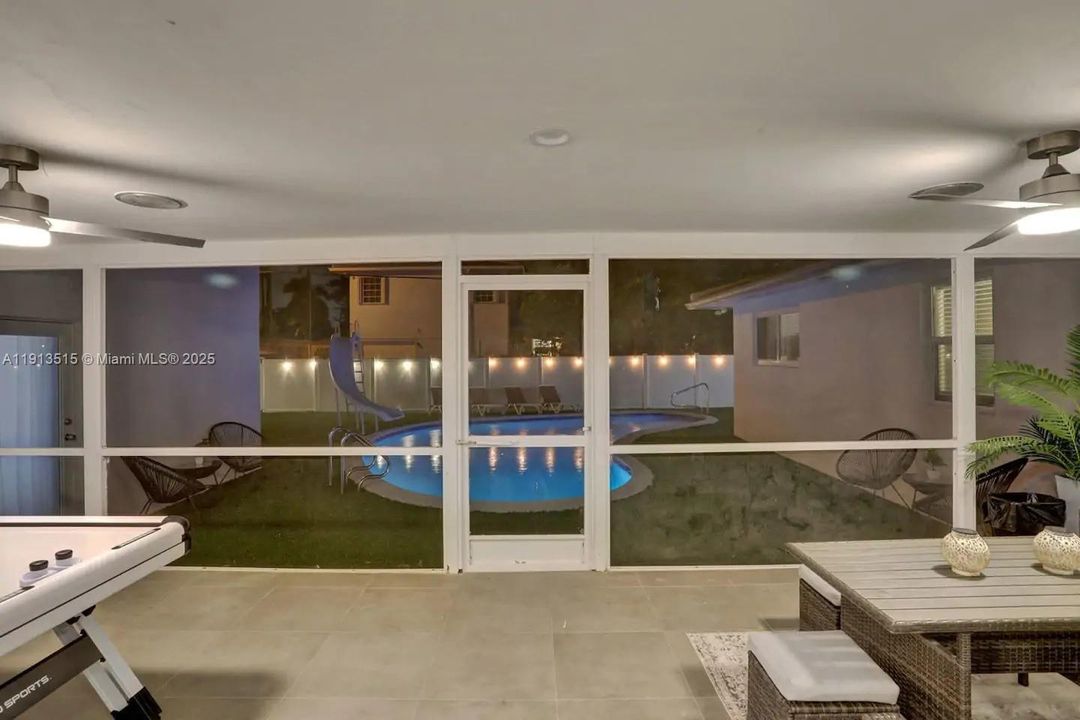 出租: $12,995 (6 贝兹, 4 浴室, 2922 平方英尺)