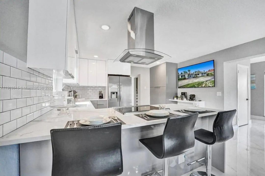 出租: $12,995 (6 贝兹, 4 浴室, 2922 平方英尺)