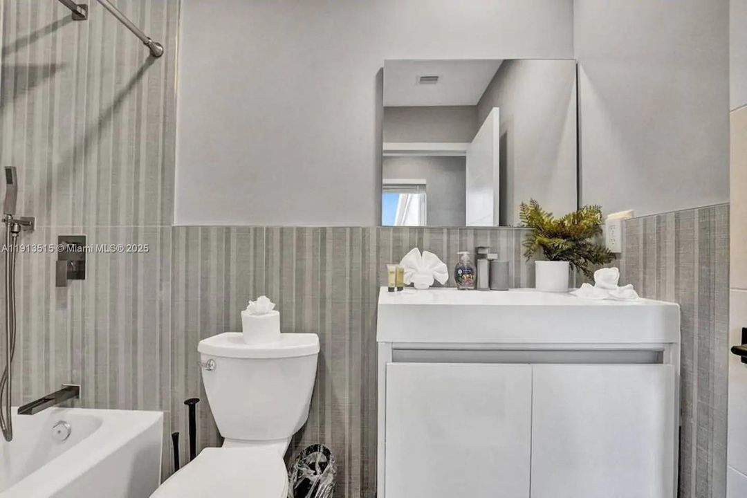 出租: $12,995 (6 贝兹, 4 浴室, 2922 平方英尺)