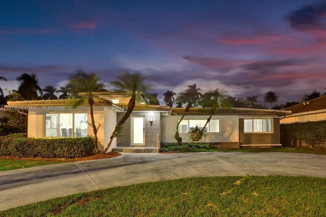 出租: $12,995 (6 贝兹, 4 浴室, 2922 平方英尺)