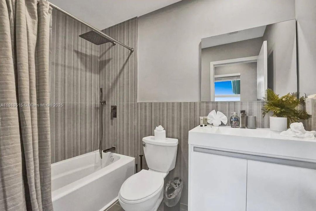 出租: $12,995 (6 贝兹, 4 浴室, 2922 平方英尺)