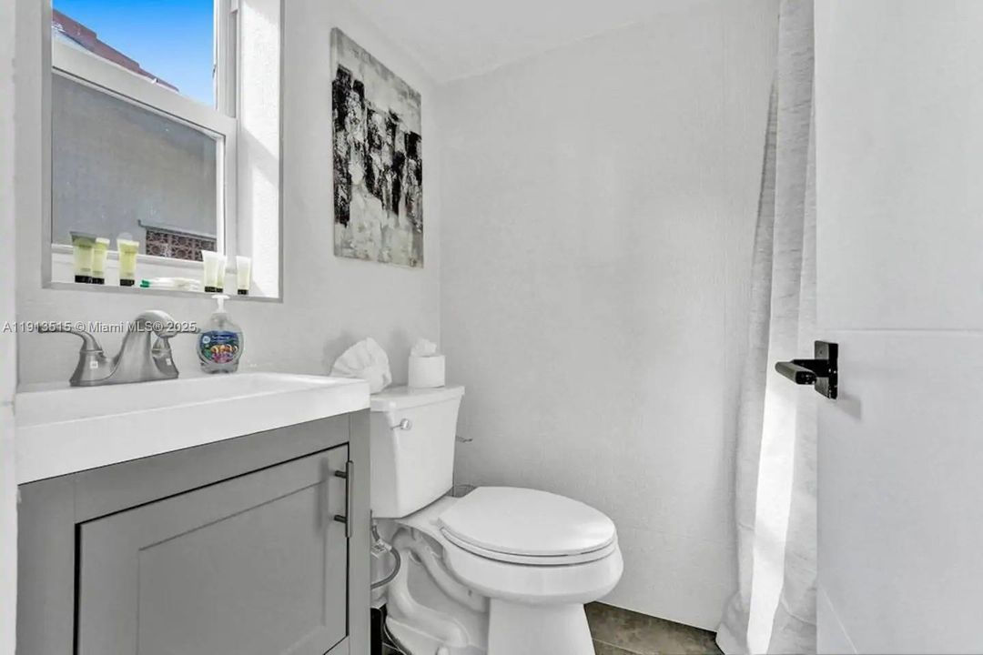 出租: $12,995 (6 贝兹, 4 浴室, 2922 平方英尺)