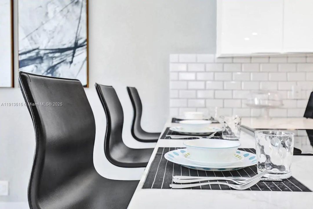 出租: $12,995 (6 贝兹, 4 浴室, 2922 平方英尺)