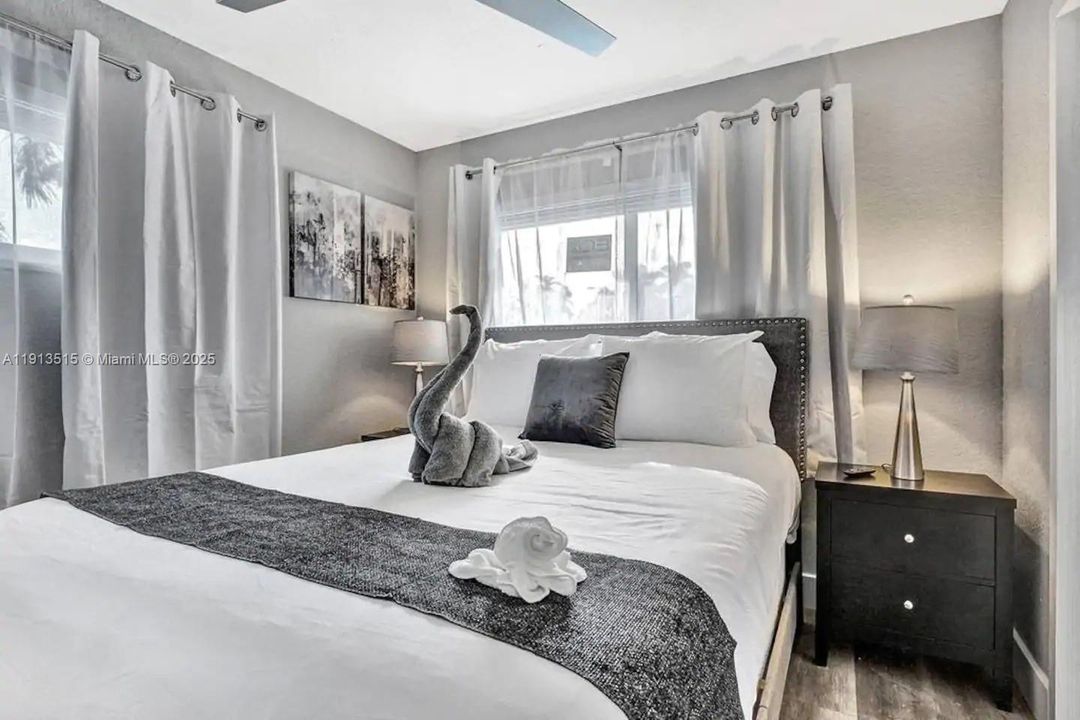 出租: $12,995 (6 贝兹, 4 浴室, 2922 平方英尺)