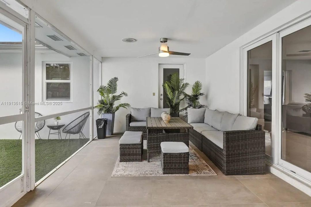 出租: $12,995 (6 贝兹, 4 浴室, 2922 平方英尺)