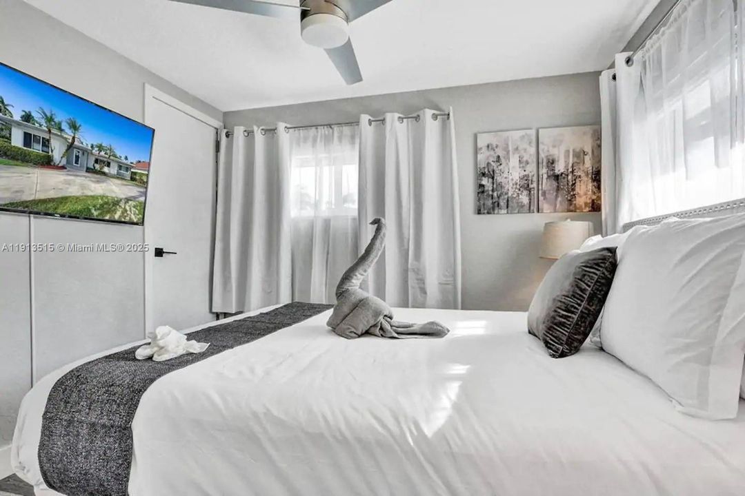 出租: $12,995 (6 贝兹, 4 浴室, 2922 平方英尺)