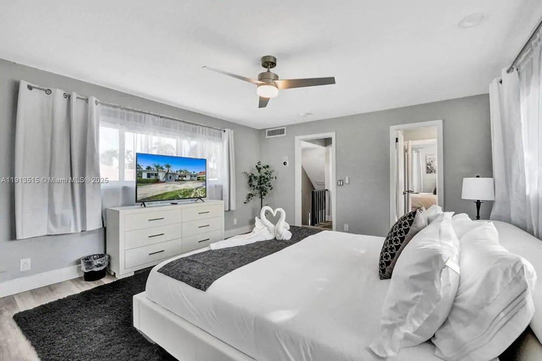 出租: $12,995 (6 贝兹, 4 浴室, 2922 平方英尺)