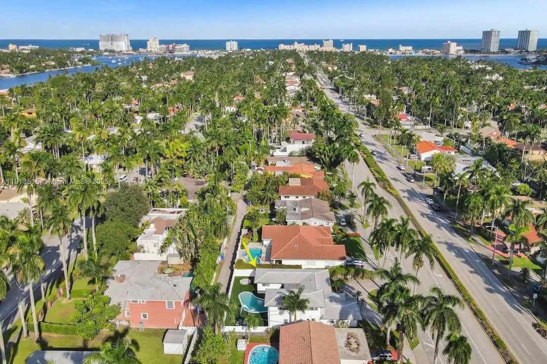 出租: $12,995 (6 贝兹, 4 浴室, 2922 平方英尺)