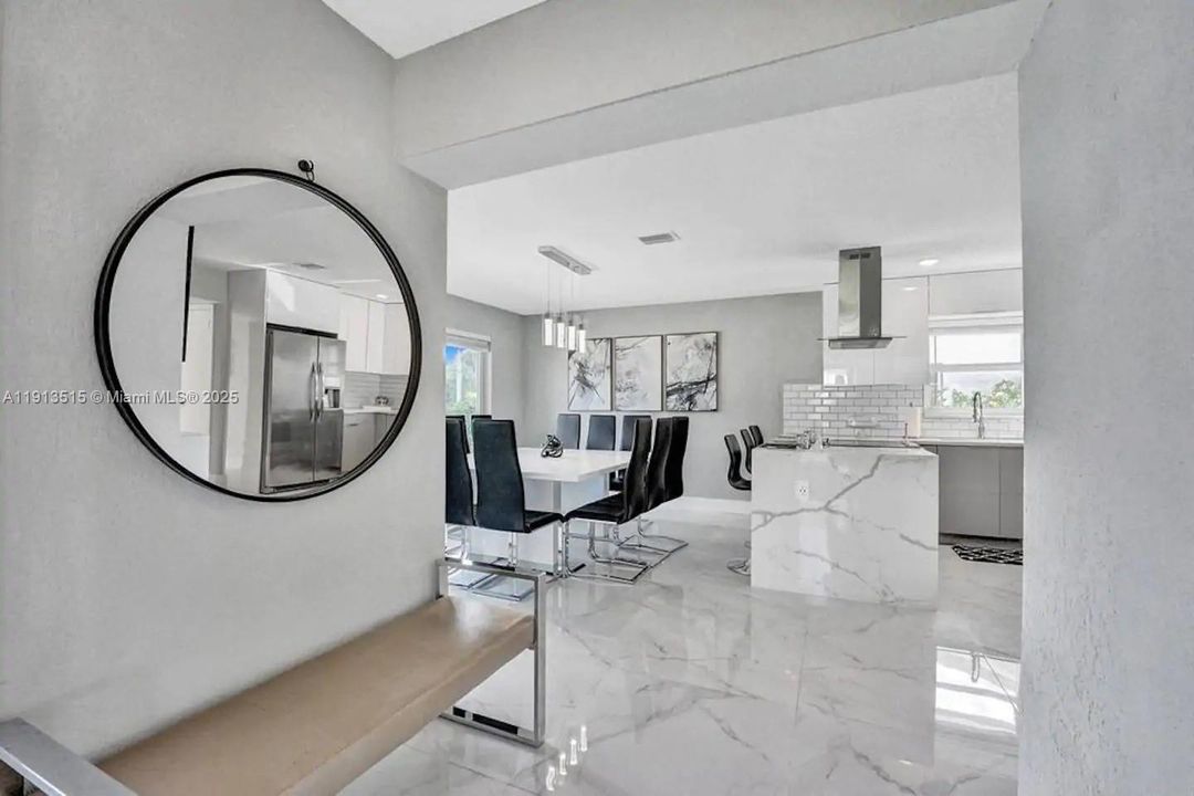 出租: $12,995 (6 贝兹, 4 浴室, 2922 平方英尺)