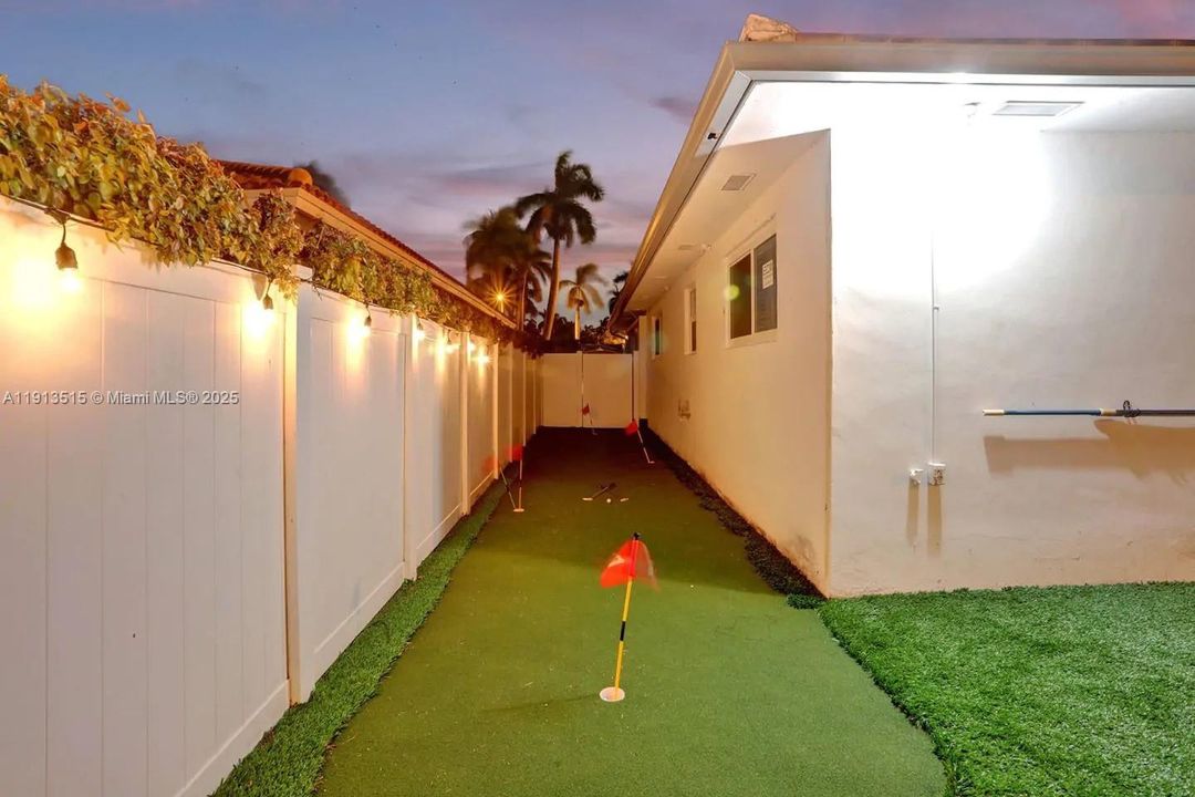 出租: $12,995 (6 贝兹, 4 浴室, 2922 平方英尺)