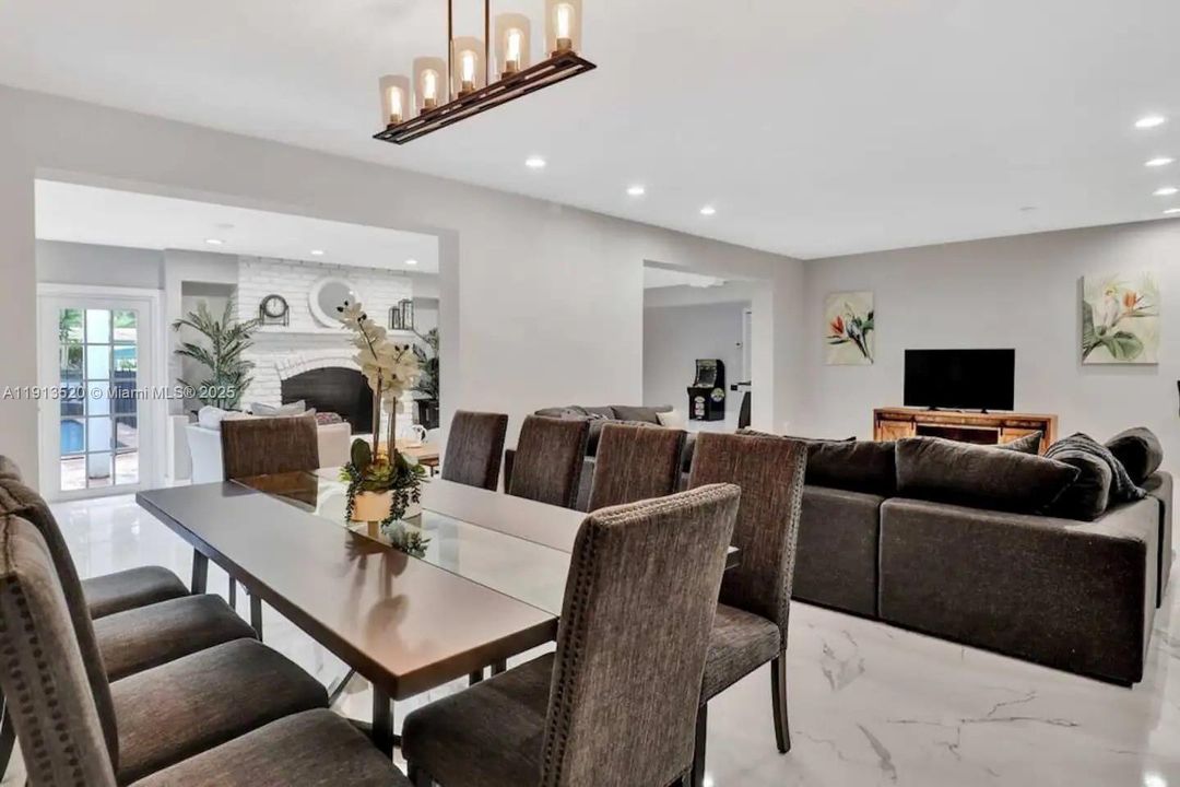 En Venta: $2,600,000 (8 camas, 5 baños, 5097 Pies cuadrados)