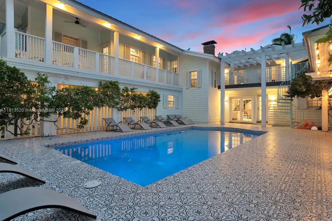 En Venta: $2,600,000 (8 camas, 5 baños, 5097 Pies cuadrados)