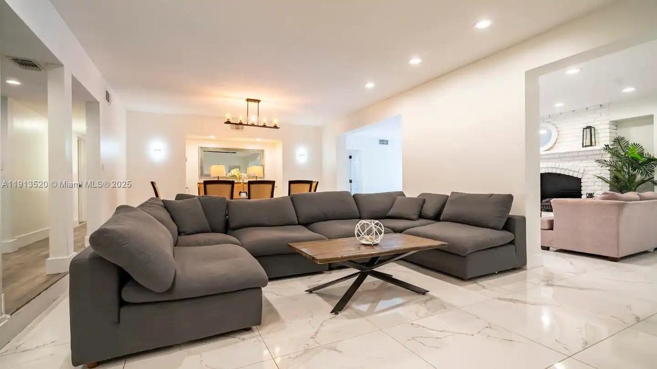 En Venta: $2,600,000 (8 camas, 5 baños, 5097 Pies cuadrados)