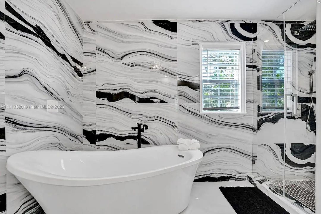 En Venta: $2,600,000 (8 camas, 5 baños, 5097 Pies cuadrados)