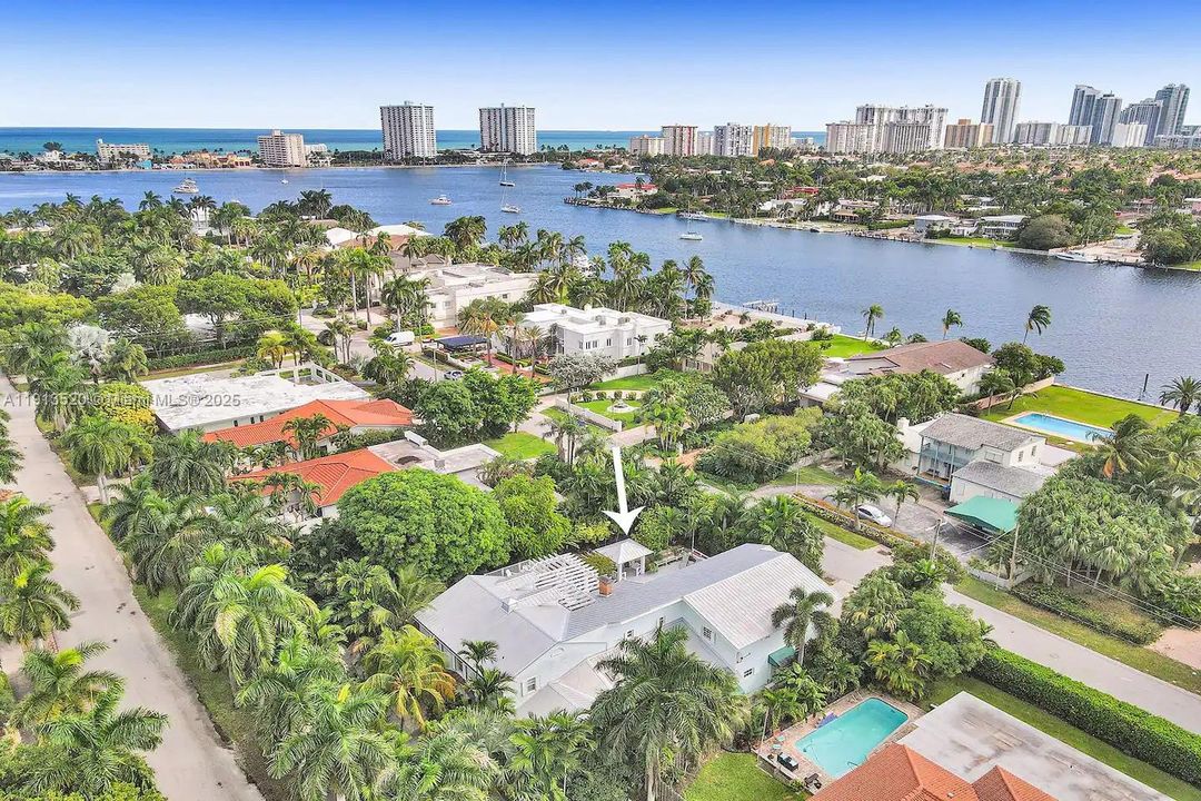 En Venta: $2,600,000 (8 camas, 5 baños, 5097 Pies cuadrados)