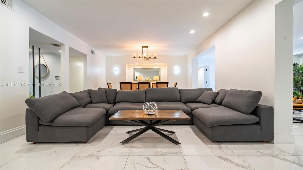 En Venta: $2,600,000 (8 camas, 5 baños, 5097 Pies cuadrados)