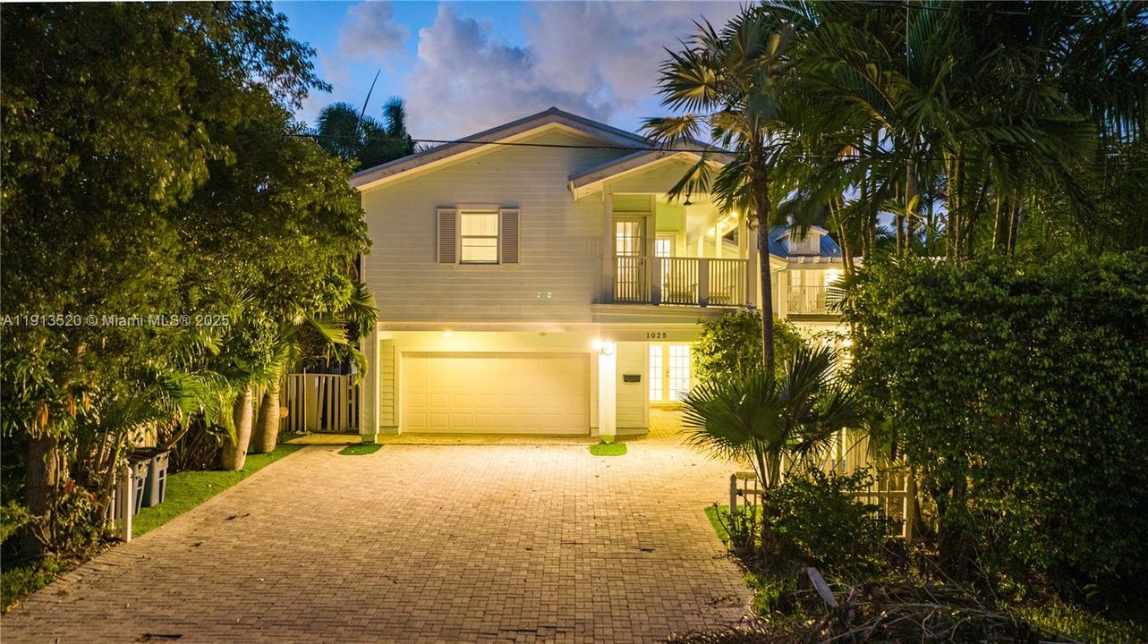 En Venta: $2,600,000 (8 camas, 5 baños, 5097 Pies cuadrados)