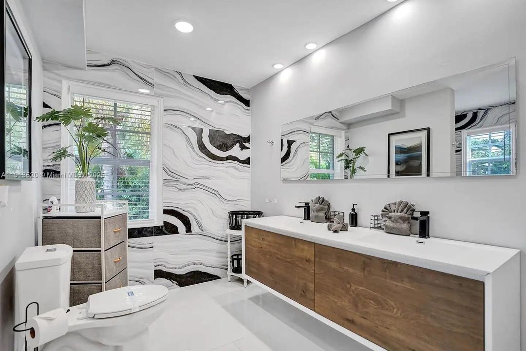 En Venta: $2,600,000 (8 camas, 5 baños, 5097 Pies cuadrados)