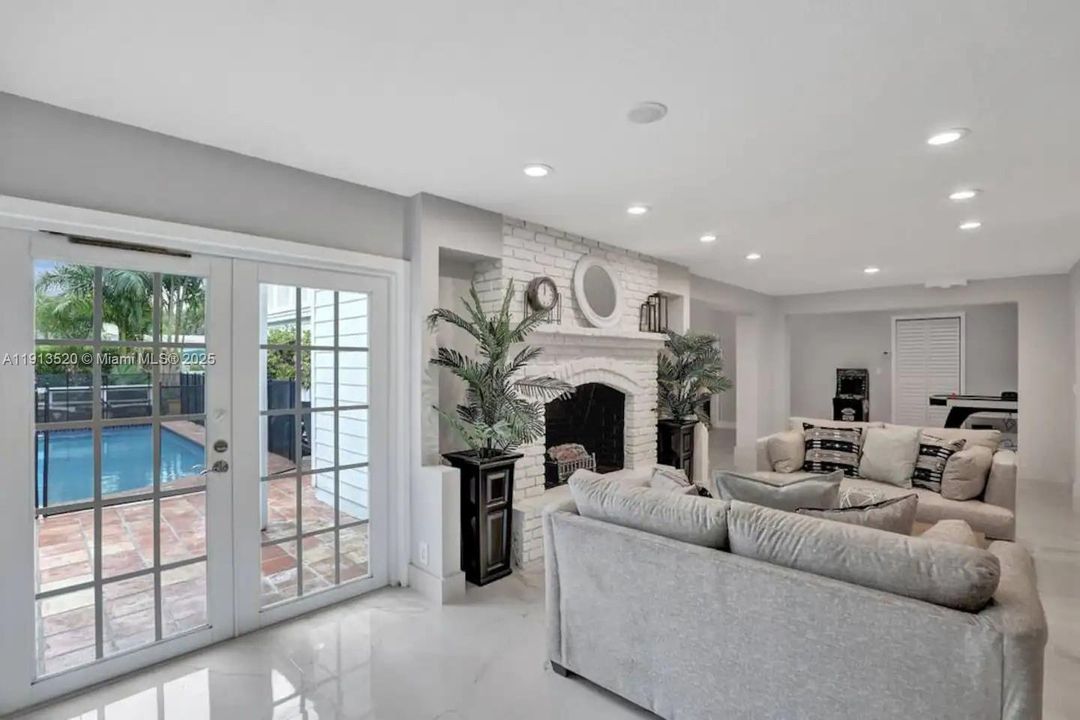 En Venta: $2,600,000 (8 camas, 5 baños, 5097 Pies cuadrados)