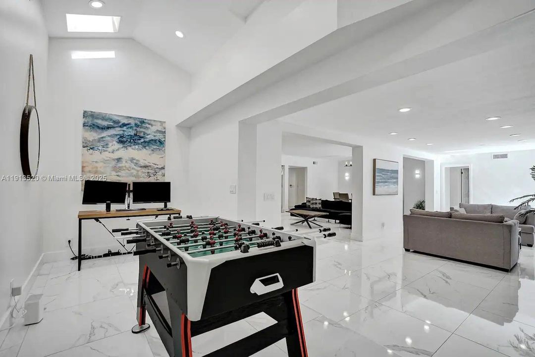 En Venta: $2,600,000 (8 camas, 5 baños, 5097 Pies cuadrados)