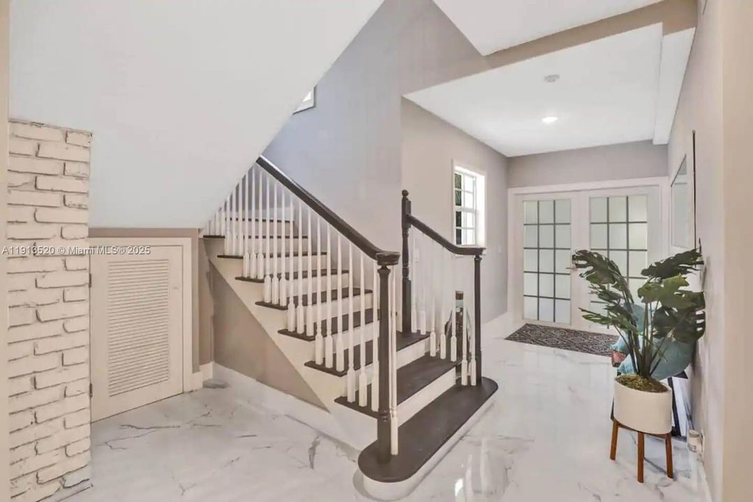 En Venta: $2,600,000 (8 camas, 5 baños, 5097 Pies cuadrados)