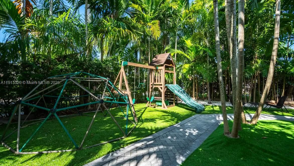 En Venta: $2,600,000 (8 camas, 5 baños, 5097 Pies cuadrados)