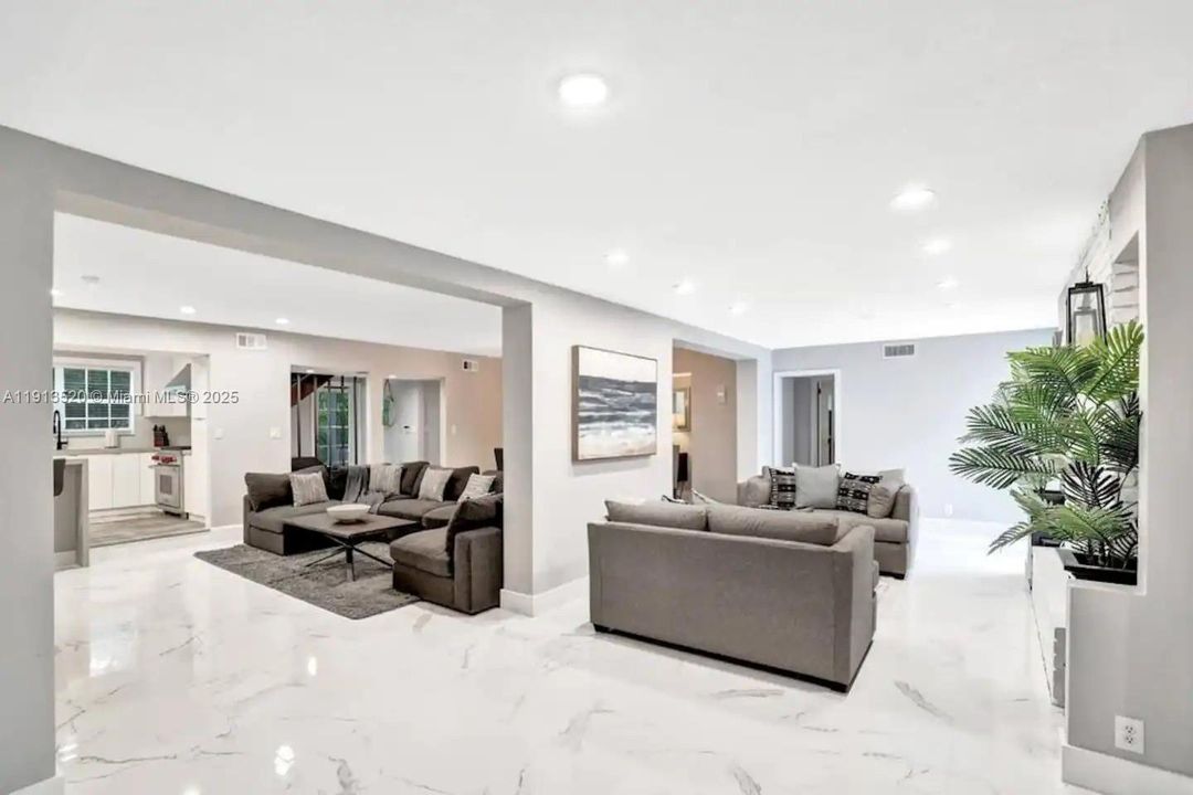 En Venta: $2,600,000 (8 camas, 5 baños, 5097 Pies cuadrados)