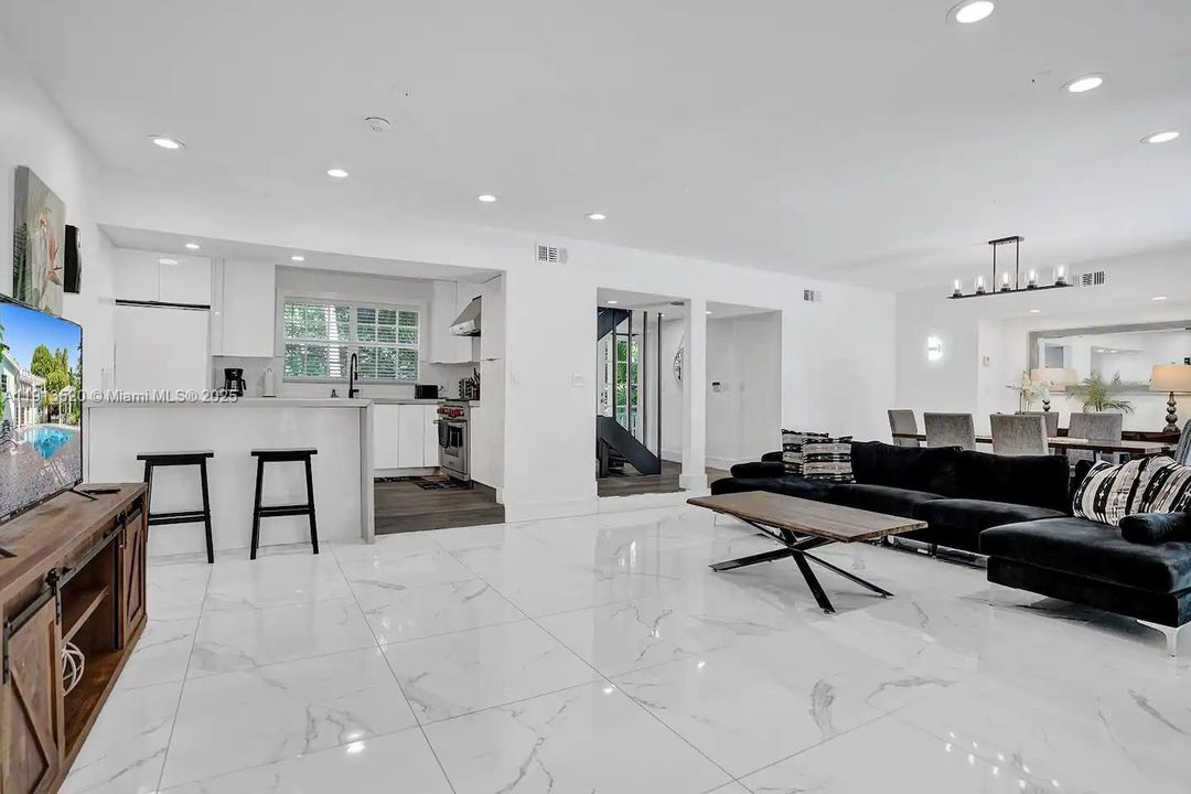 En Venta: $2,600,000 (8 camas, 5 baños, 5097 Pies cuadrados)