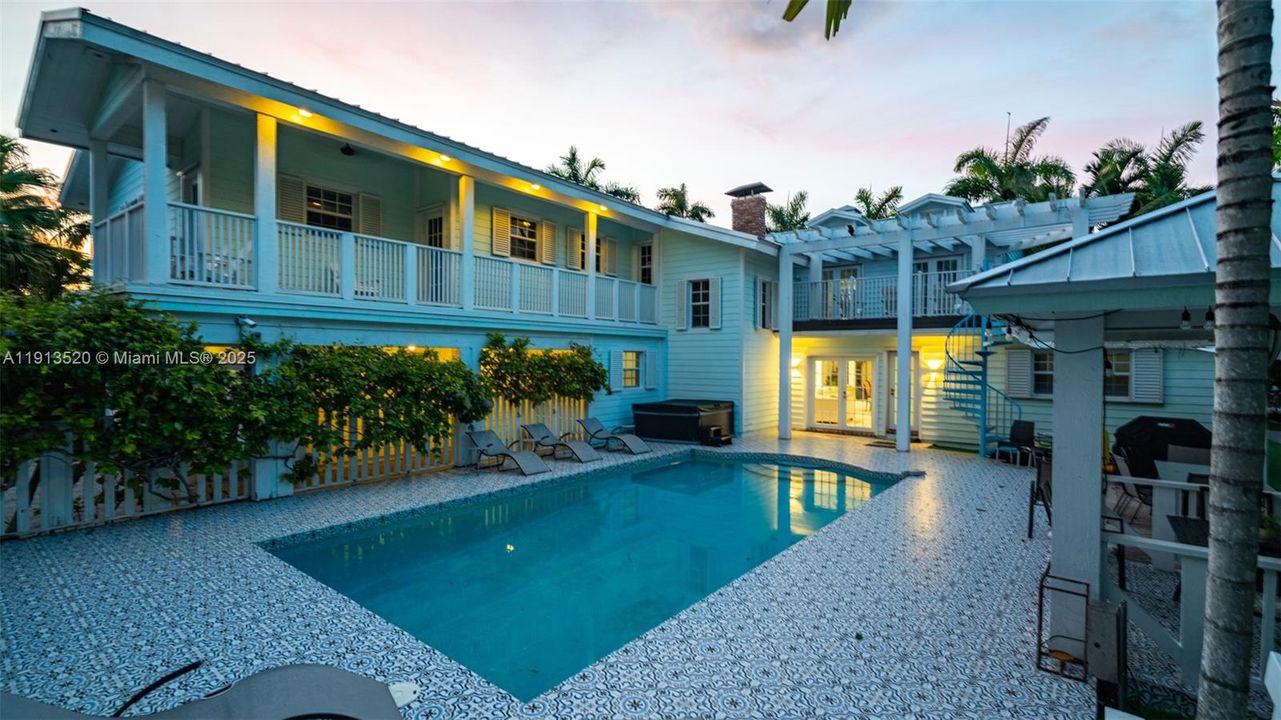 En Venta: $2,600,000 (8 camas, 5 baños, 5097 Pies cuadrados)