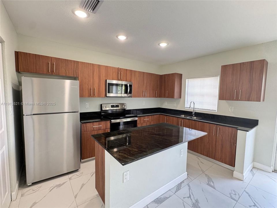 Recently Rented: $2,000 (2 beds, 2 baths, 1244 Square Feet)