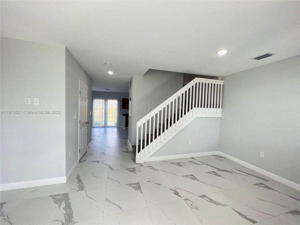 Recently Rented: $2,000 (2 beds, 2 baths, 1244 Square Feet)