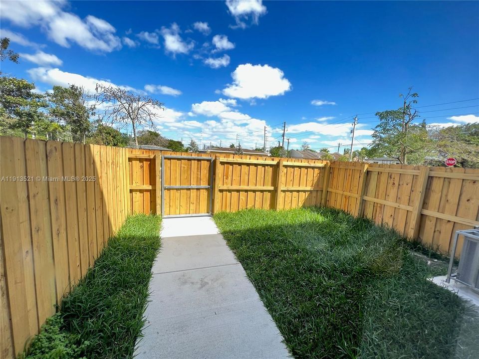 Recently Rented: $2,000 (2 beds, 2 baths, 1244 Square Feet)