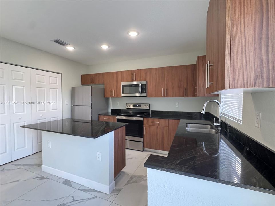 Recently Rented: $2,000 (2 beds, 2 baths, 1244 Square Feet)