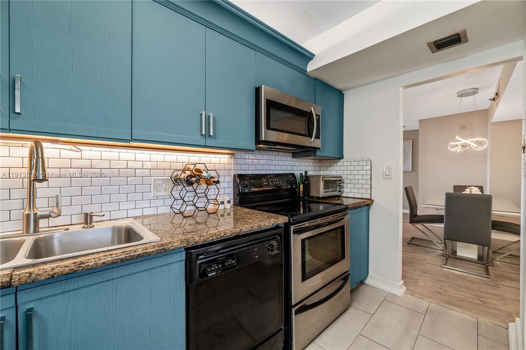 На продажу: $699,000 (2 спален, 2 ванн, 1170 Квадратных фут)