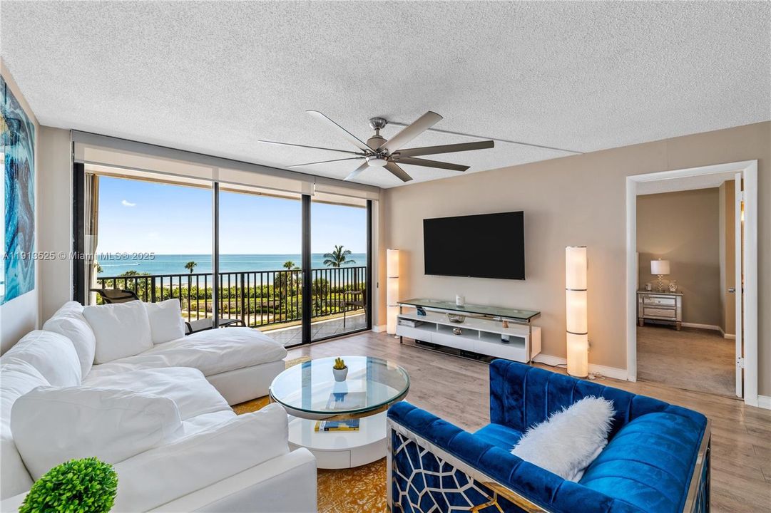 На продажу: $699,000 (2 спален, 2 ванн, 1170 Квадратных фут)