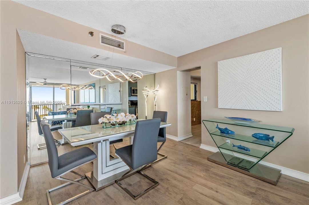 На продажу: $699,000 (2 спален, 2 ванн, 1170 Квадратных фут)