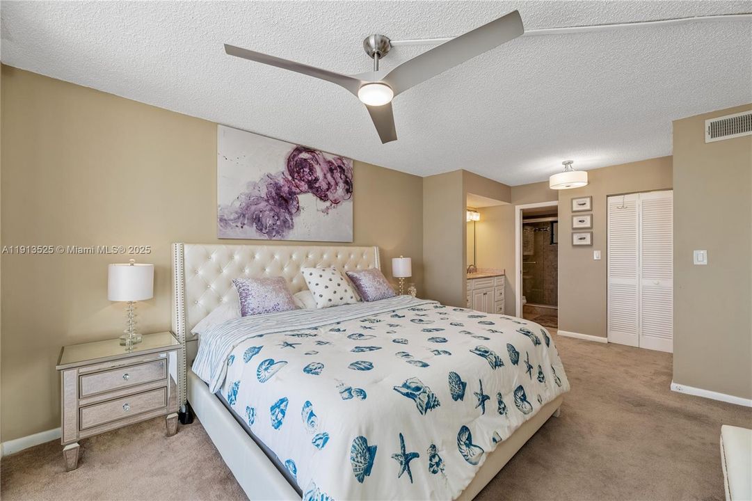 На продажу: $699,000 (2 спален, 2 ванн, 1170 Квадратных фут)